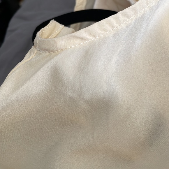 NANETTE LEPORE 100% Silk Cream Sleeveless Blouse with Beautiful Front Details - Picture 11 of 13